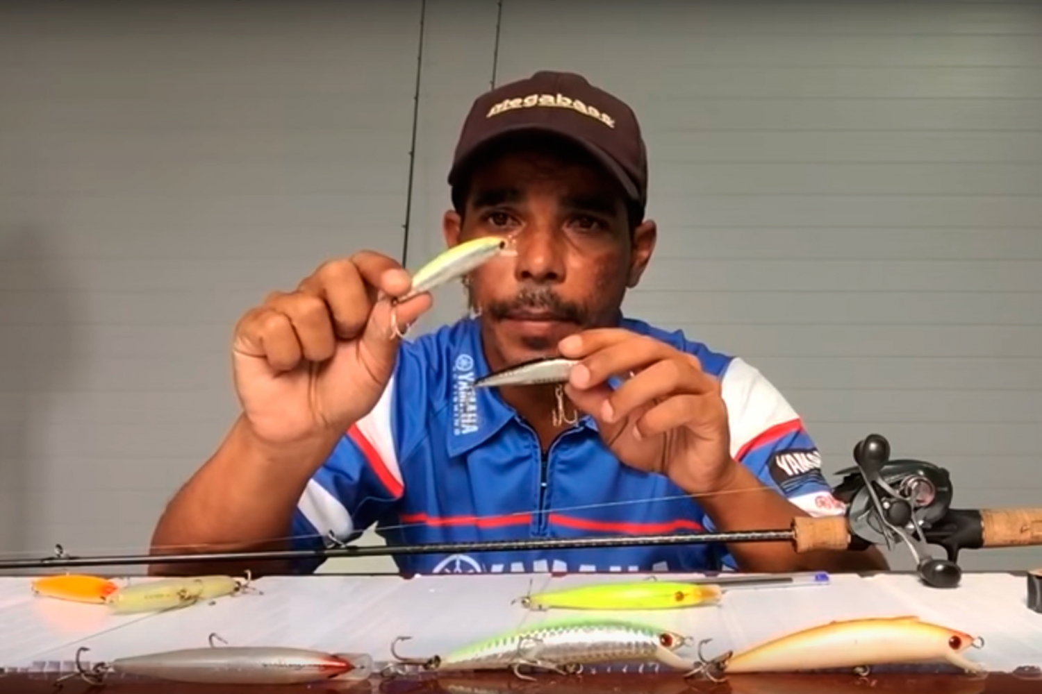 Tips for the Magic Stick and BorÃ¡ by Dany Hereng - Dany Hereng professional fisherman and guide at Bertioga, talks about his everyday lures.